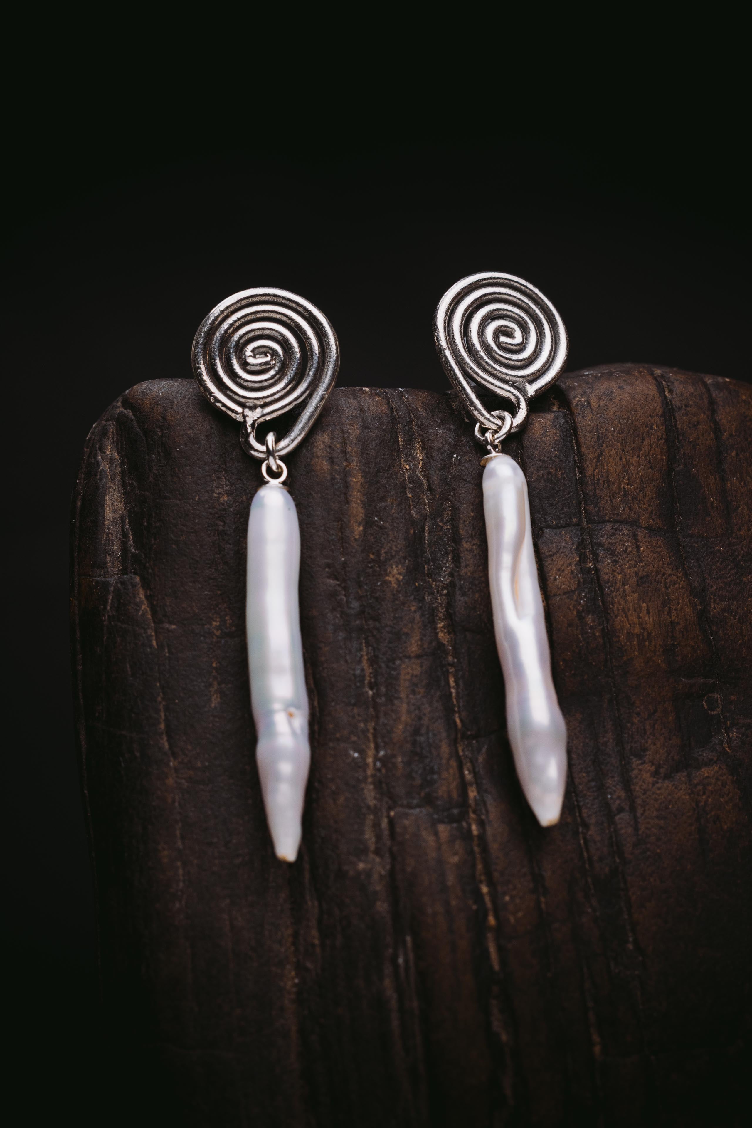 Boucles d'oreilles Pendule - Perles blanches et spirales