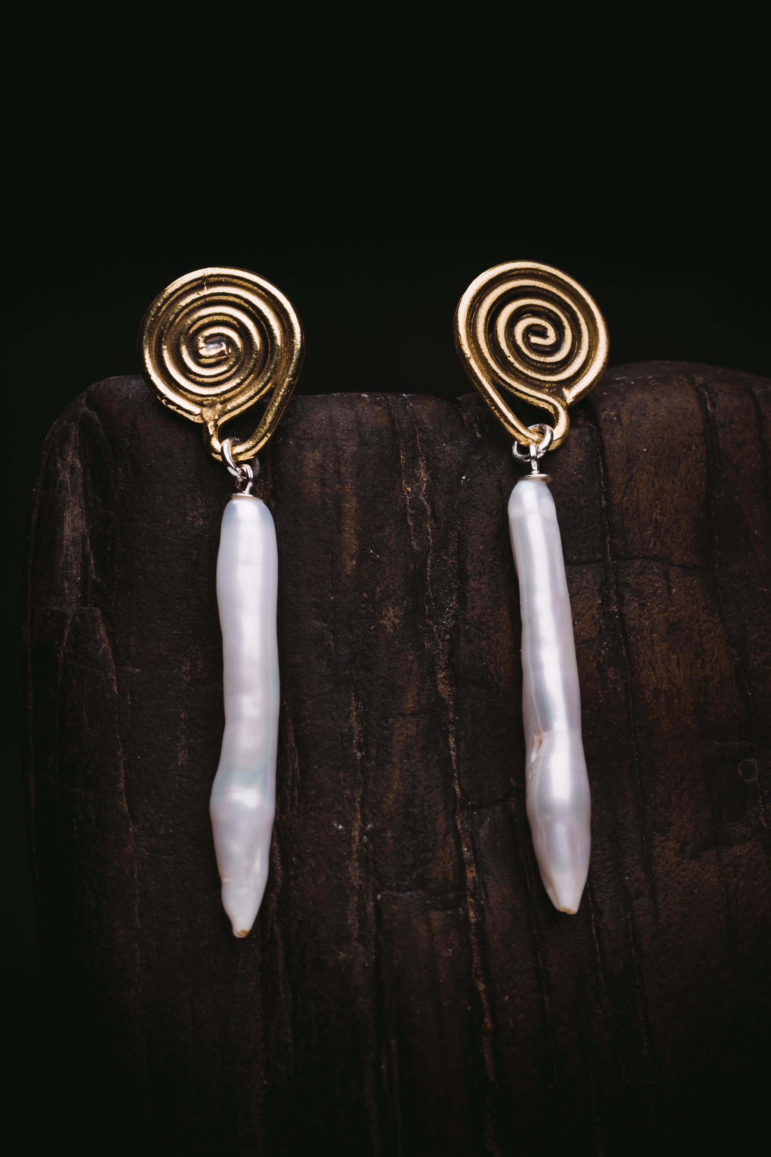 Boucles d'oreilles Pendule - Perles blanches et spirales